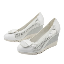 Srebrne pumpe na klinastoj peti Downreaver srebro 2