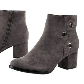 Sive čizme na stupu od eko-antilopa A8163-3 / A siva 1