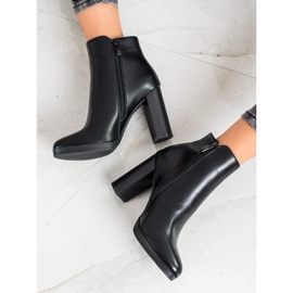 Ideal Shoes Klasične čizme s visokim potpeticama crna 2