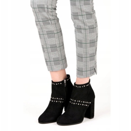 Seastar Gležnjače od antilopa na stupu crna 1