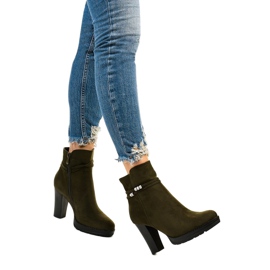 Zelene visoke čizme na stupu Vabella zelena 1