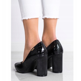 Goodin Pumpe na stupu crna 1