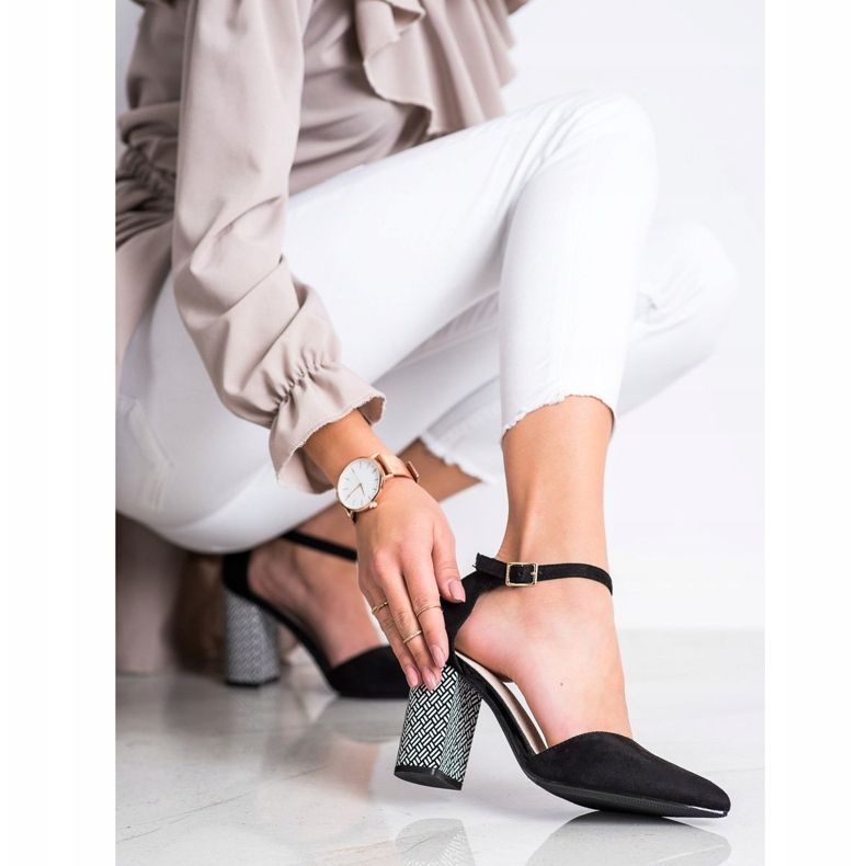 Goodin Pumpe s ukrasnom petom crna 2