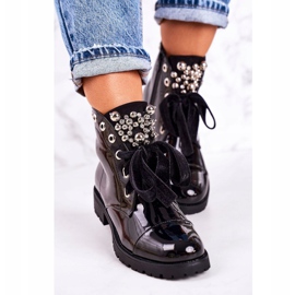 MSMG Ženske tople čizme s metalnim biserima i vrpcom, lakirane Perle crno 1
