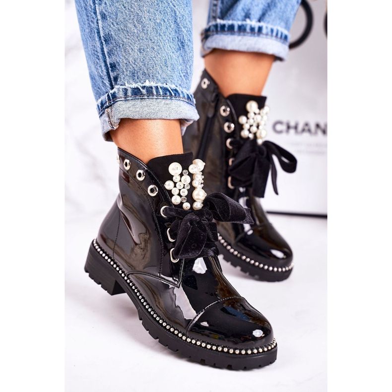 PS1 Ženske tople čizme s biserima, mlaznicama i vrpcom, lakirana Perla crno 1