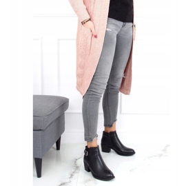 Crne čizme s niskim potpeticama J101 Crne crno 1