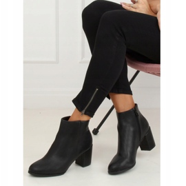 Klasične crne visoke potpetice 77-71 Crna crno 1