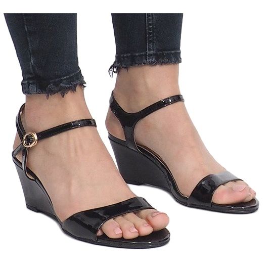 Crne lakirane sandale na nježnoj peti Queen klina crno 1