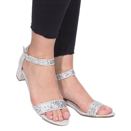 Sandale na stupu u Montani srebro siva 2