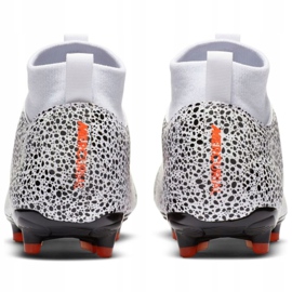 Nike nogometne cipele Mercurial Superfly 7 Academy CR7 FG / MG Jr CV3182-180 bijela 5