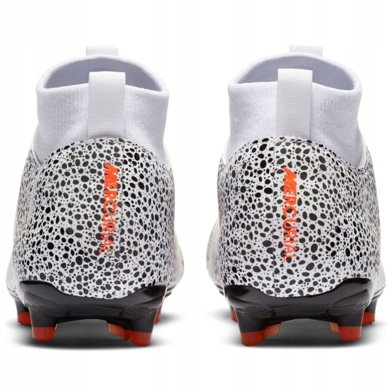 Nike nogometne cipele Mercurial Superfly 7 Academy CR7 FG / MG Jr CV3182-180 bijela 5