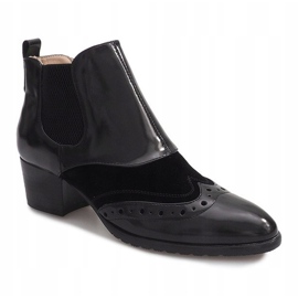 Lakirane cipele na stupu 8582-1 Crna 1