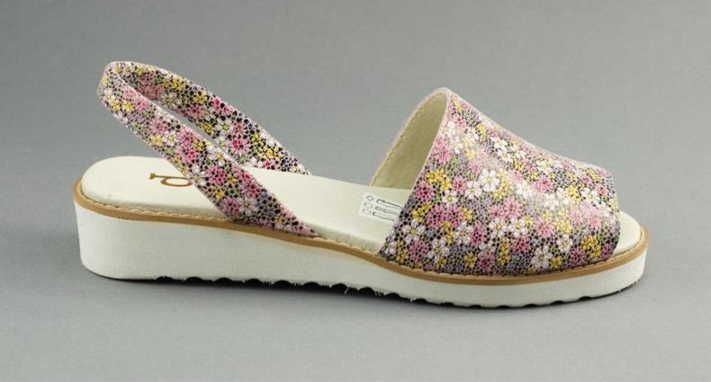 Dolce Pietro Ljetne kožne sandale 2203 s cvijećem raznobojna 1