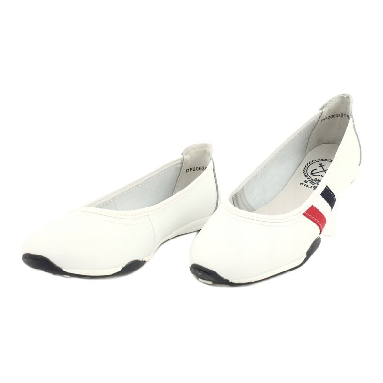 Ženske sportske balerine Filippo DP2063 / 21 bijela crvena tamnoplava 2
