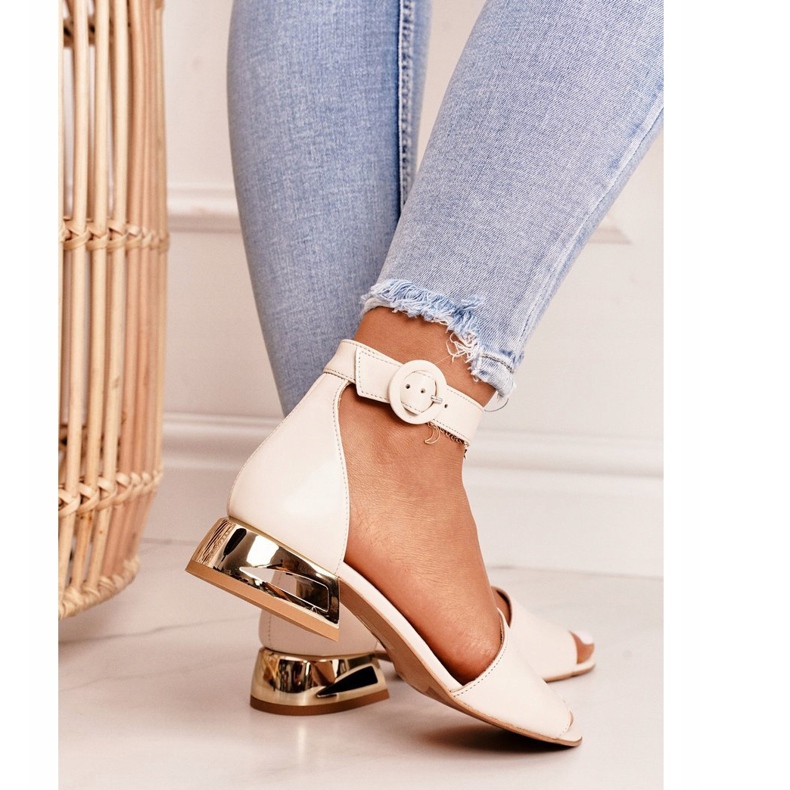 Kožne sandale na zlatnim štiklama Laura Messi 2143 bež 1