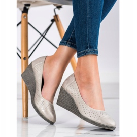 Goodin Pumpe sa zlatnim klinom bež 1