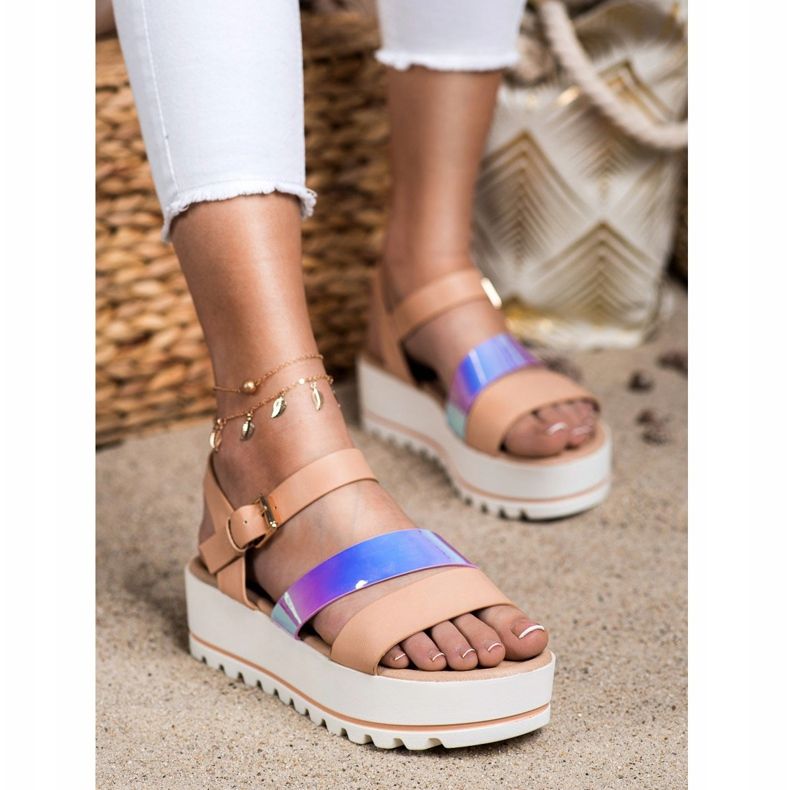 Weide Sandale na platformi s Holo efektom bež 1