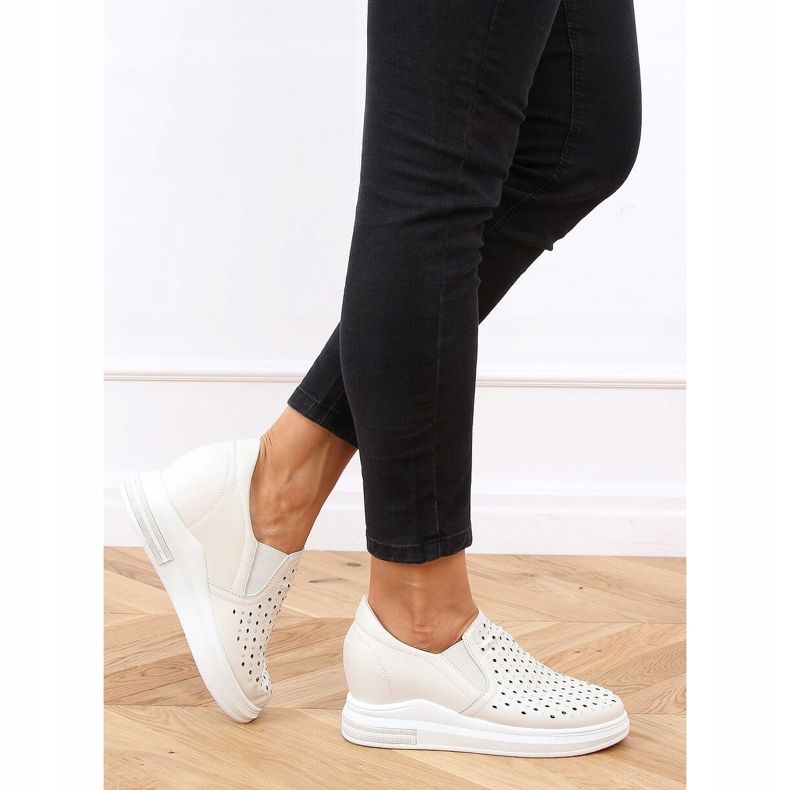 Tenisice se navlače na bež klin HY-251 Bež 2