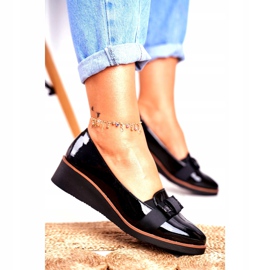 Vinceza Ženske hlače na crnim lakiranim klinovima Milona crna 3