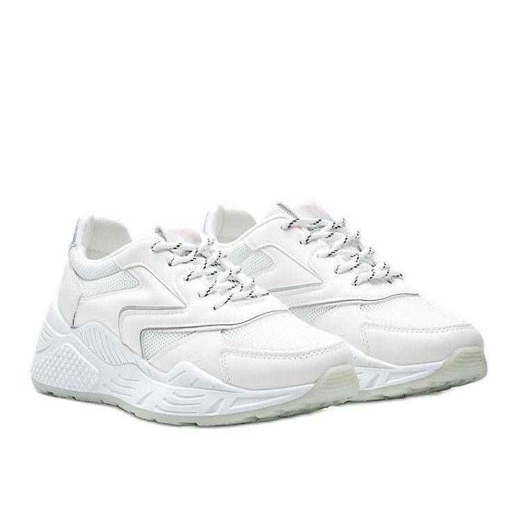 Zdepaste bijele tenisice s metalnim Kenna detaljima bijela 1