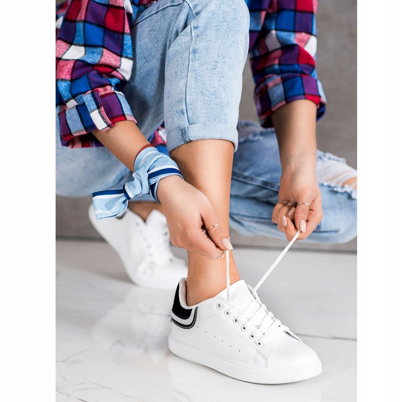 SHELOVET Tenisice s crnim umetkom bijela 1