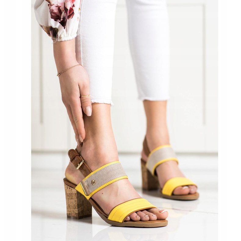 Evento Udobne sandale na šanku smeđa žuta boja 1