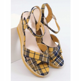 Žute karirane sandale na klin A89937 Žuta žuta boja 1