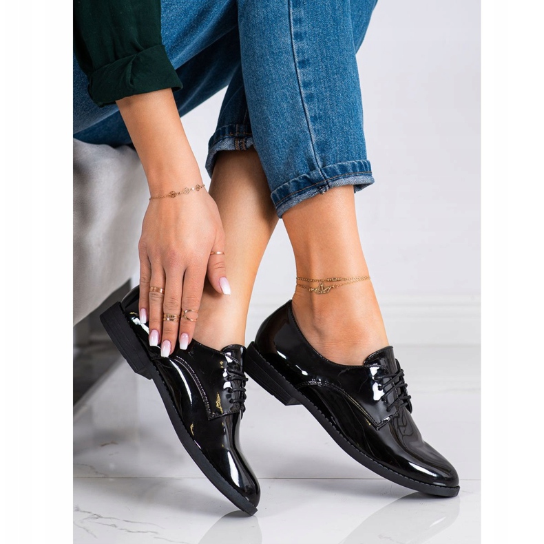 SHELOVET Klasične cipele na vezanje crna 1