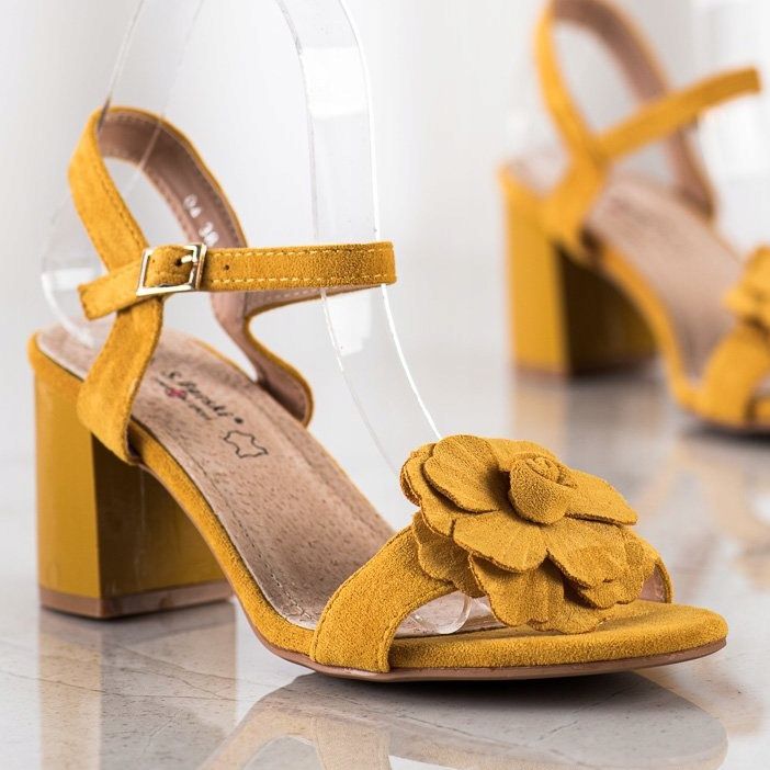 S. BARSKI Sandale s cvijetom S.BARSKI. žuta boja 1