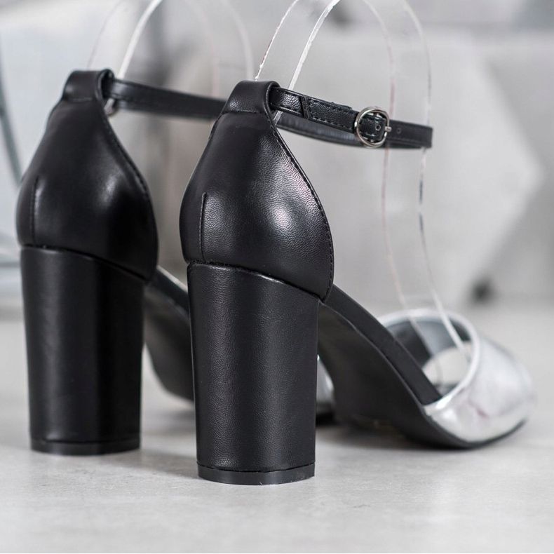 Small Swan Klasične sandale na šanku crna siva 1