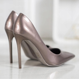 Small Swan Lakirane igle siva 1