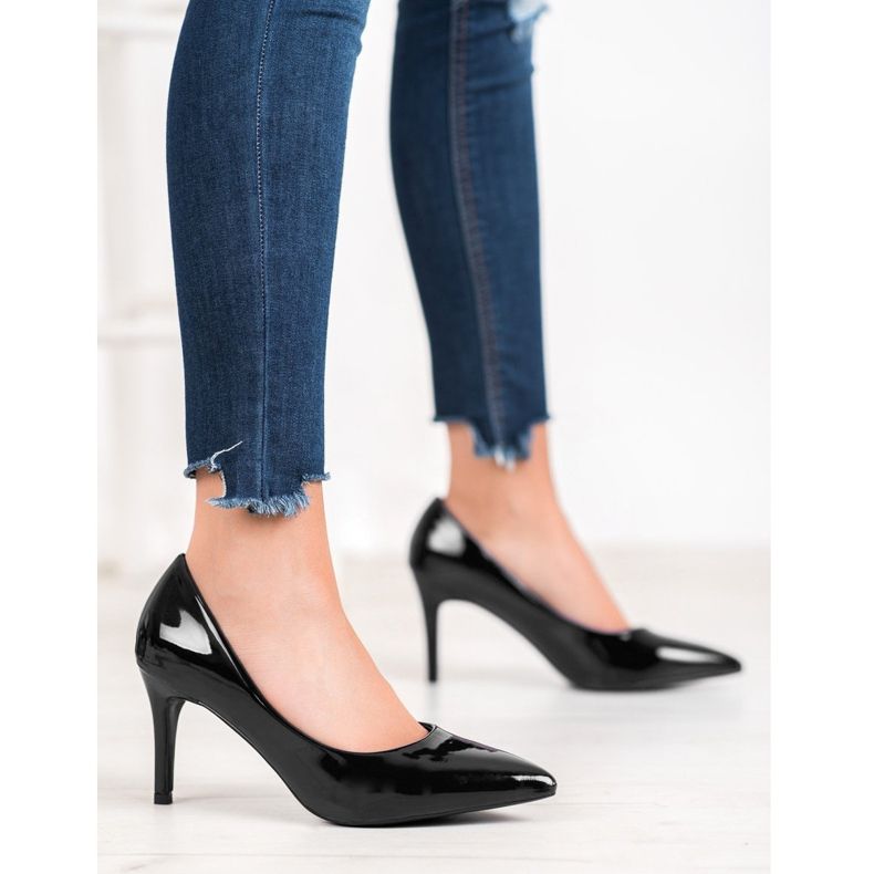 Small Swan Lakirane igle crno 2