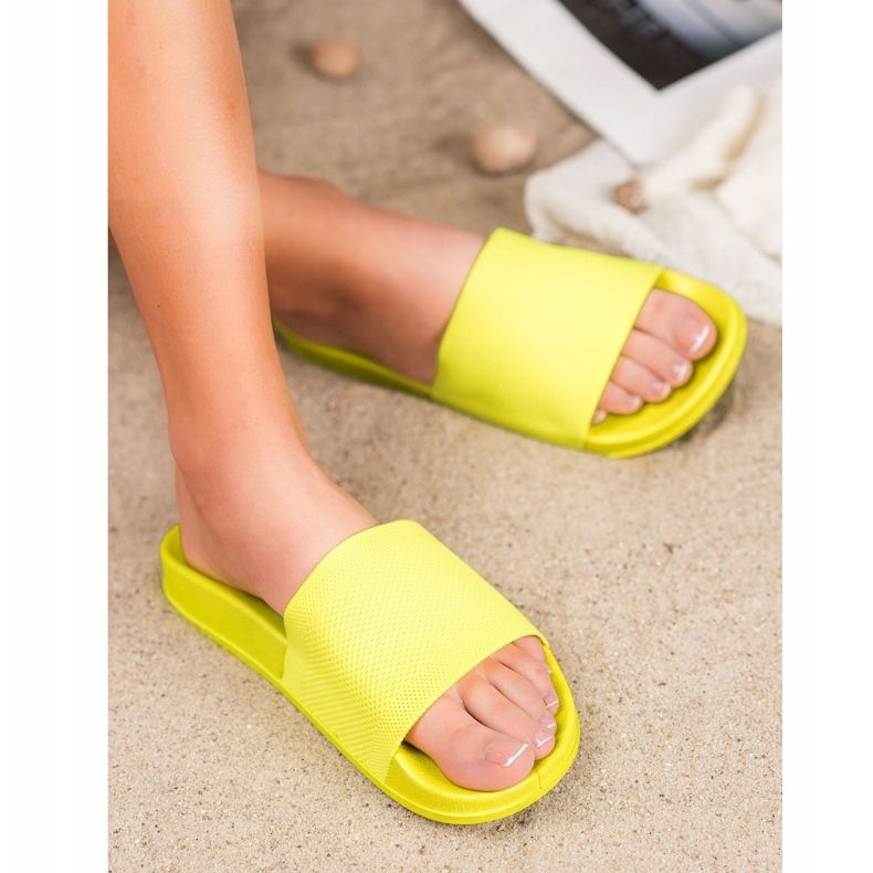 Small Swan Ležerne papuče žuta boja 2