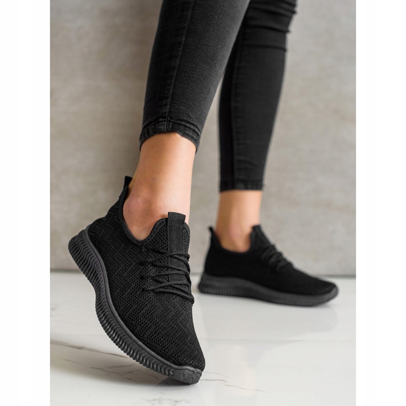 SHELOVET Ažurne sportske cipele crno 2