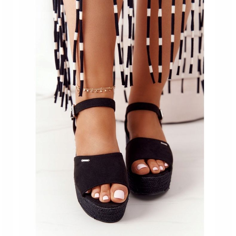 Crne sandale na klinu s pletenicom Big Star FF274750 crno 1