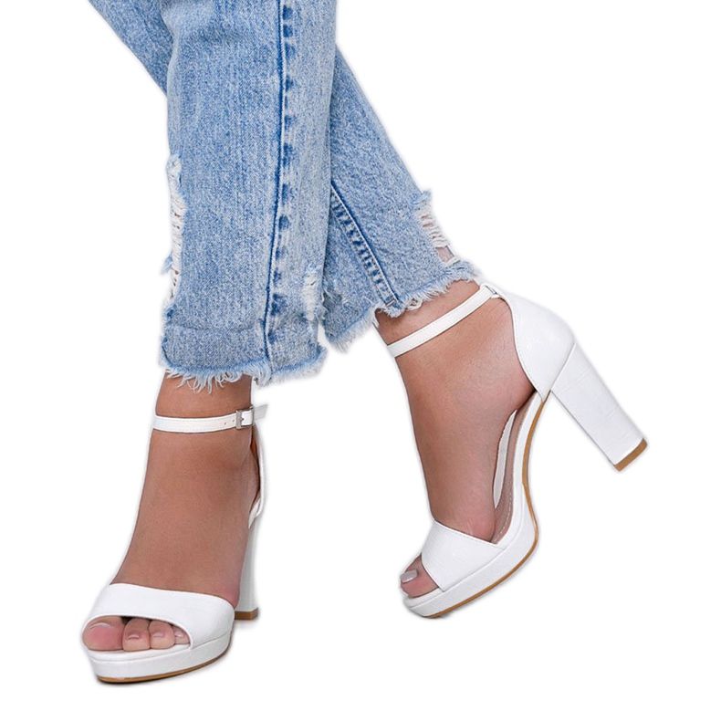 Bijele sandale na stupu s uzorkom kože Black Rose bijela 1