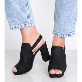 Crne sandale na stupu svodnika crno 1