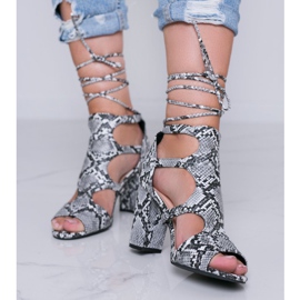 Crne sandale na stupu u uzorku zmijske kože Gold Jungle crna 1