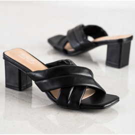 Small Swan Elegantne eko kožne papuče crna 1