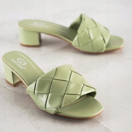 Small Swan Prošivene papuče na postu zelena 1