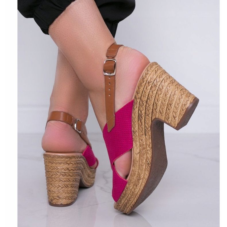 Ružičaste sandale na objavi Magic Woman ružičasta 1