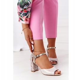 Kožne sandale na šanku Maciejka 04956-25 Golden bež 2