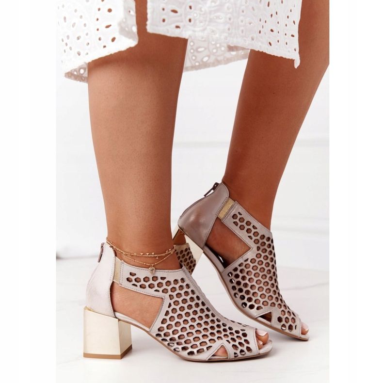 Otvorene sandale na šanku Maciejka 04593-25 Zlatne protrljane smeđa 2