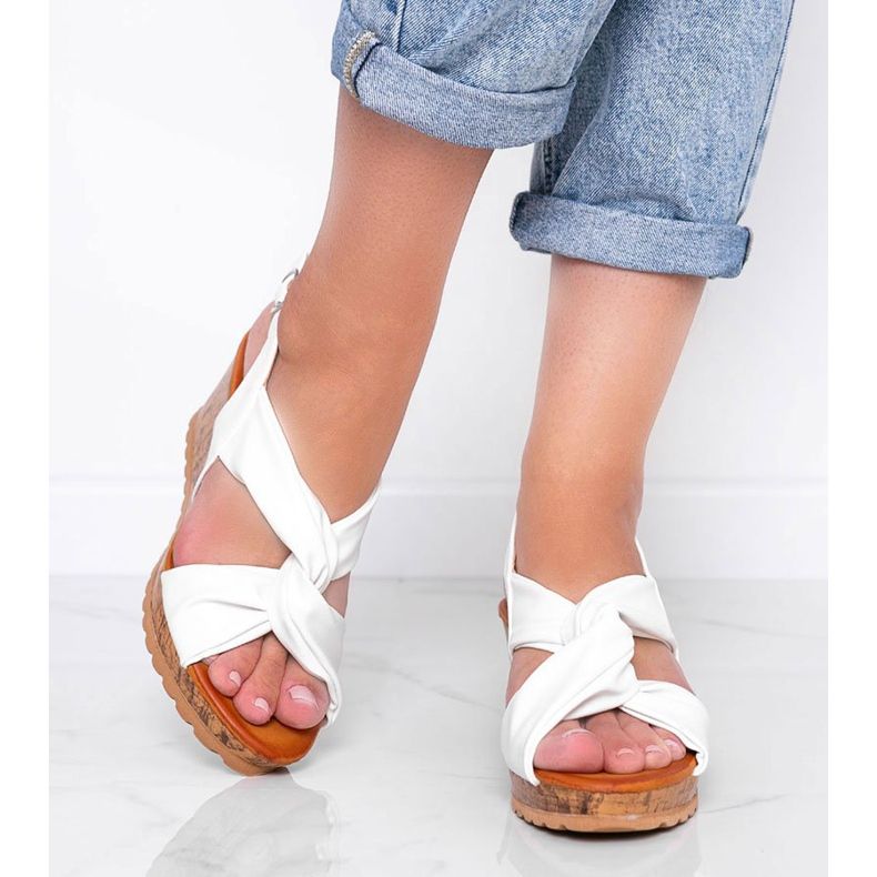 Bijele sandale na klin pete Buenos Aires bijela 1