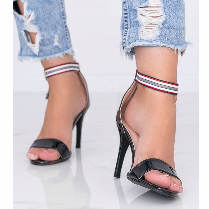 Crne sandale na visoku petu od Michela crna 1