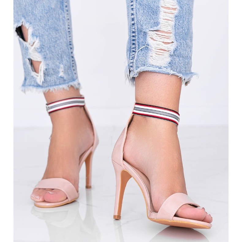 Bež sandale na štikli od Michela 1