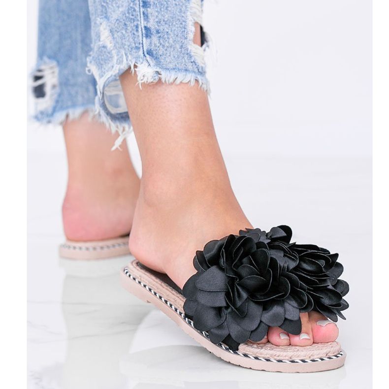 Crne ženske papuče iz Daina crno 1