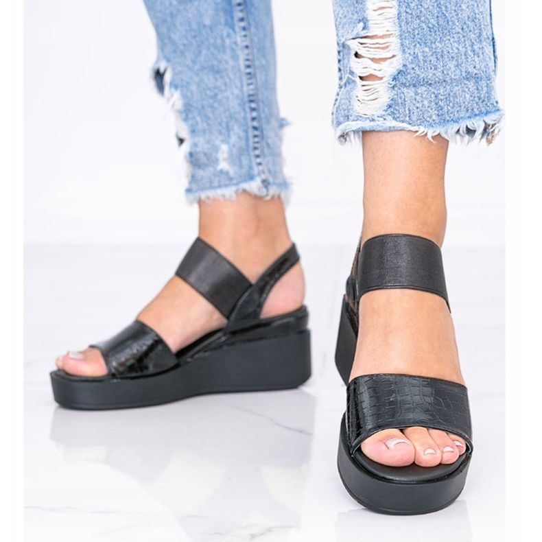 Crne sandale na klin iz Tiffija crna 1