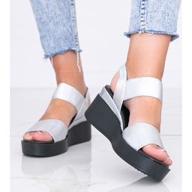 Srebrne Tilo sandale s holografskim klinom srebro 1