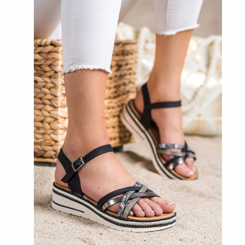 Groto Gogo Modne sandale na niskom klinu crna siva 1